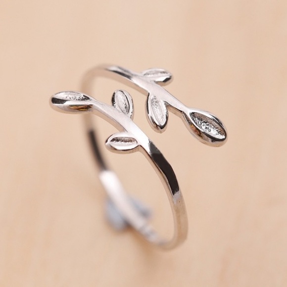 Jewelry - STERLING SILVER ADJUSTABLE RING